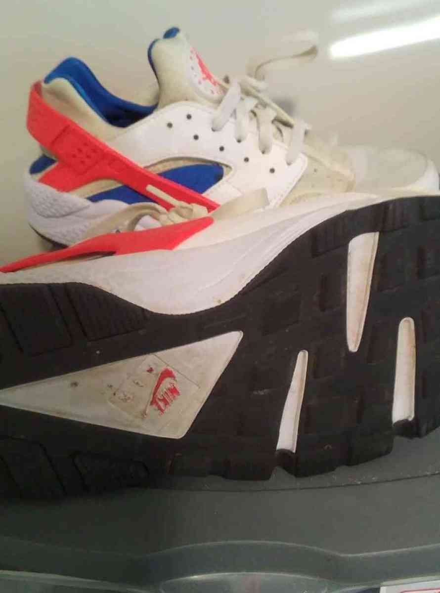 size 10 like new dont ware uggs added - Willingboro, New Jersey