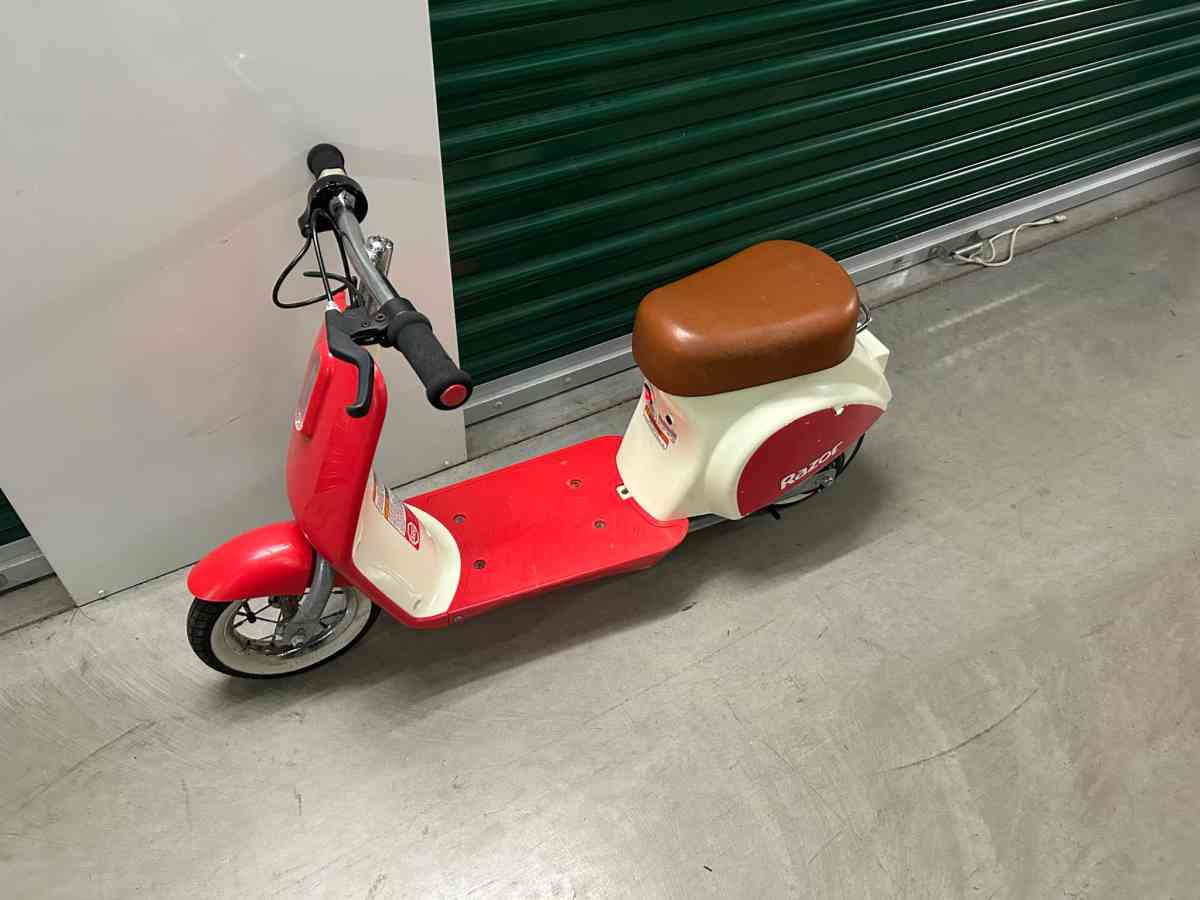 kids scooter - Lithia, Florida - FleaMarketBay