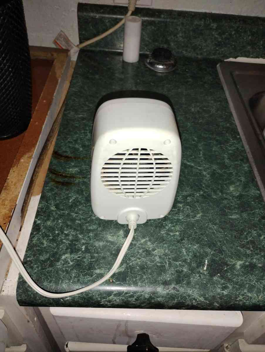easy home space heater - Saint Joseph, Missouri - FleaMarketBay