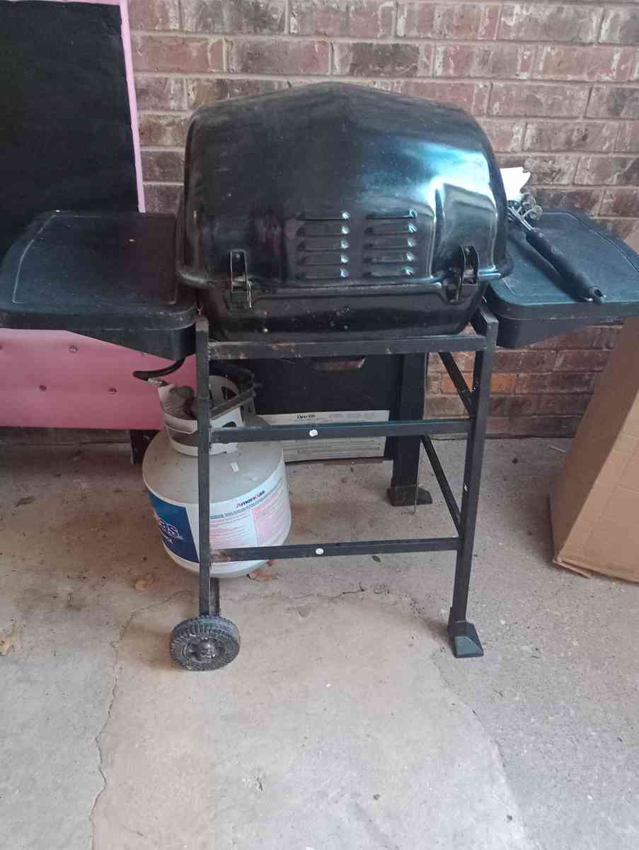 gas grill does not include gas tank - Dallas, Texas - FleaMarketBay