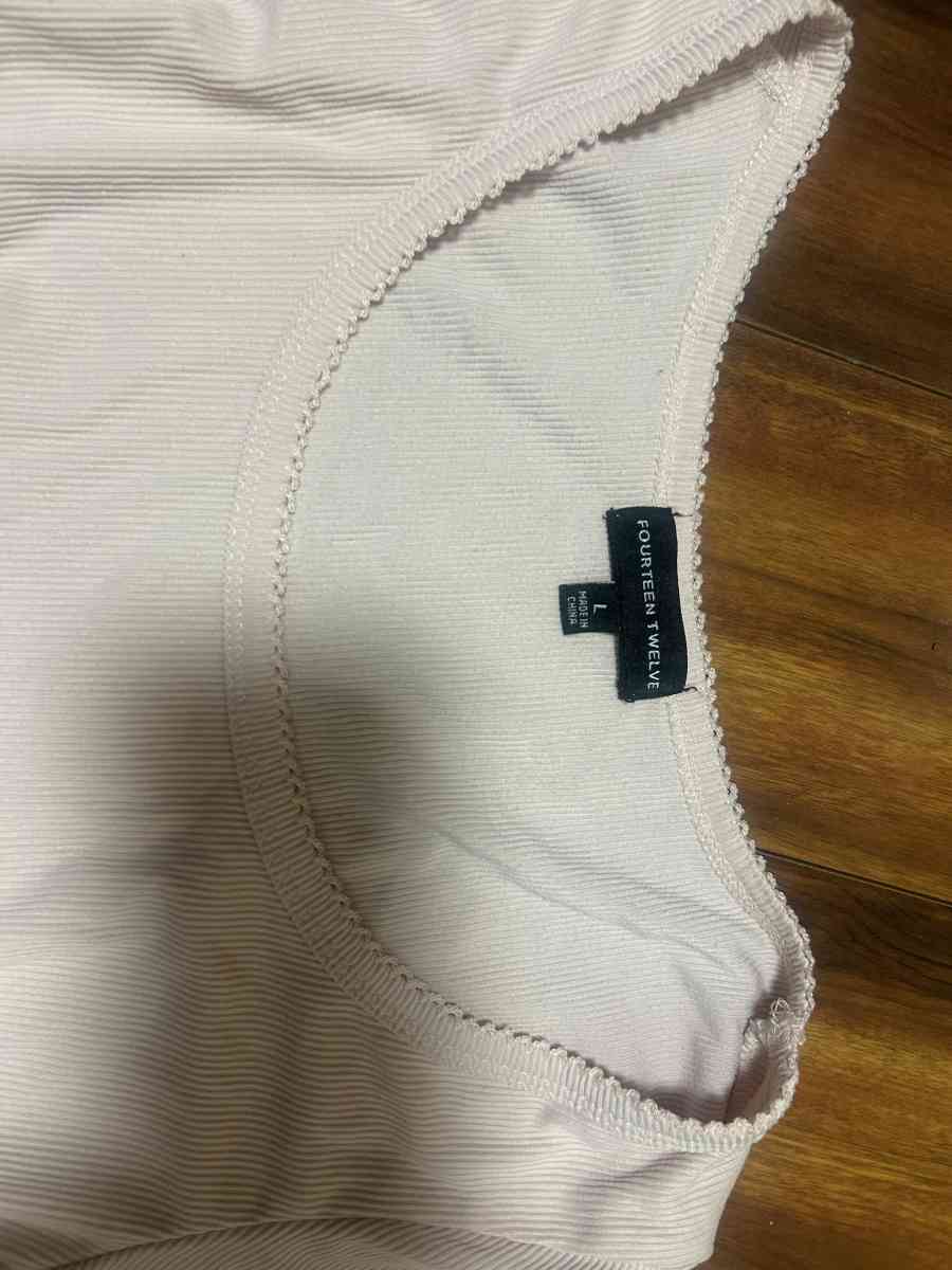 Coquette pink top - Brentwood, New York - FleaMarketBay