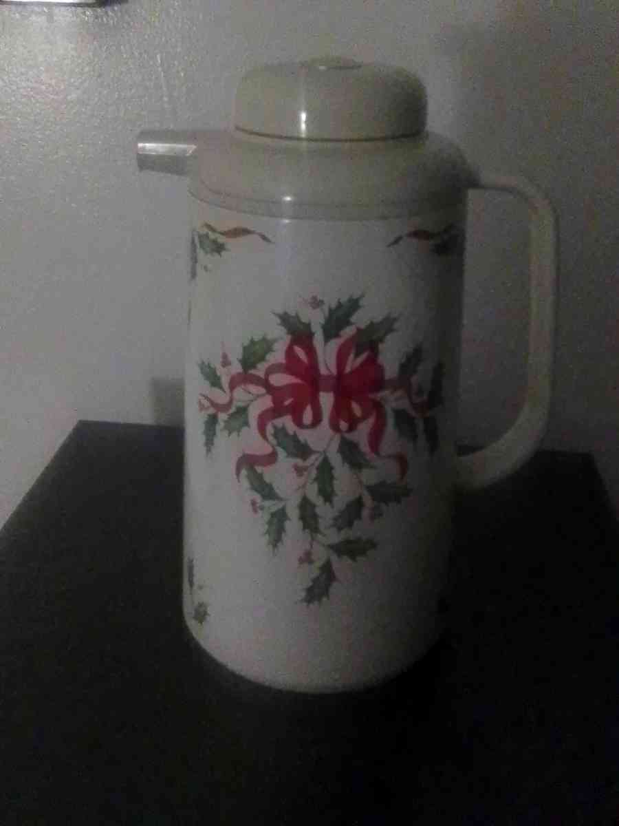 mistletoe Christmas Thermos with bow - Mingo Junction, Ohio - FleaMarketBay