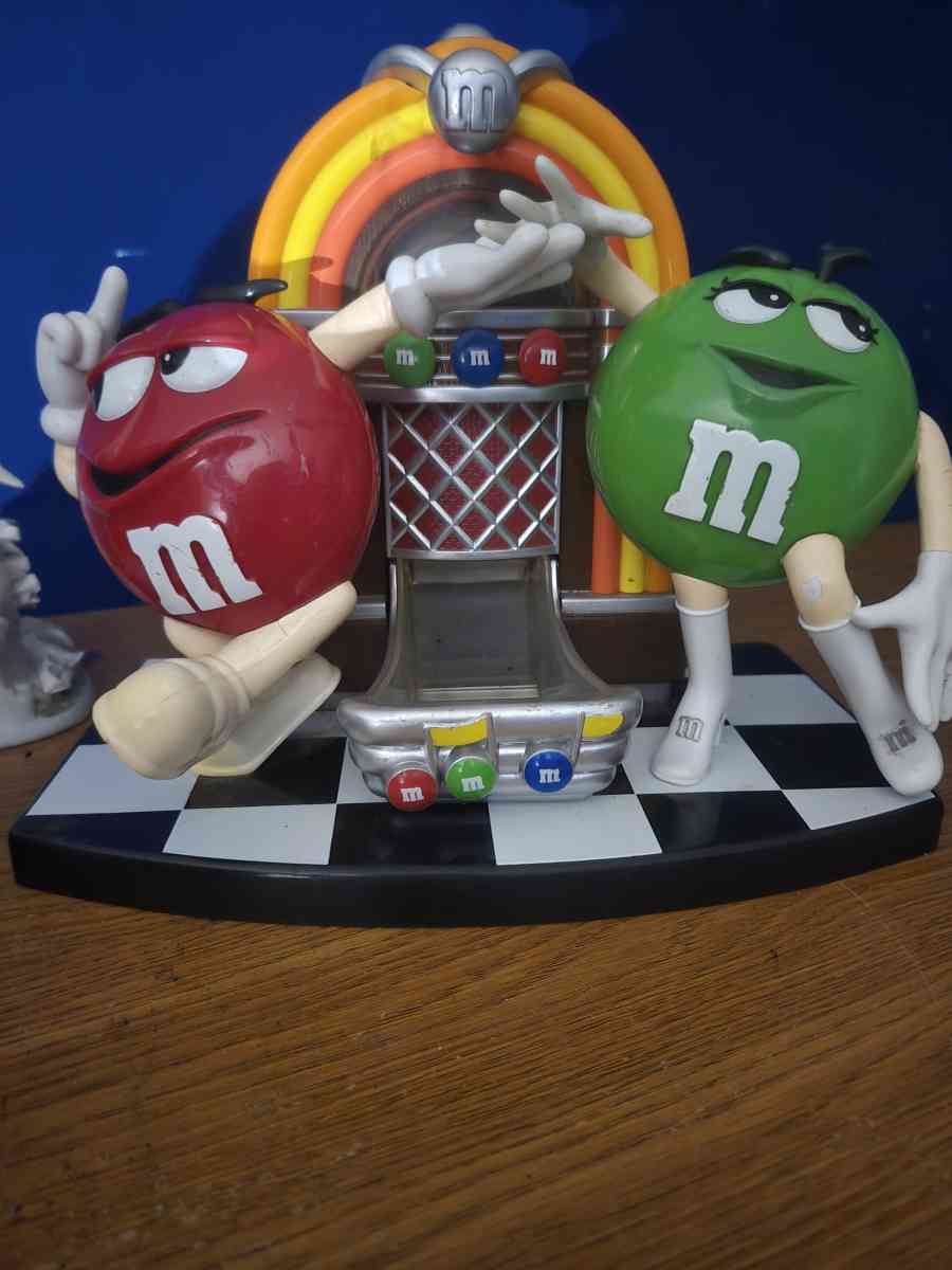 M n m juke box - Greer, South Carolina