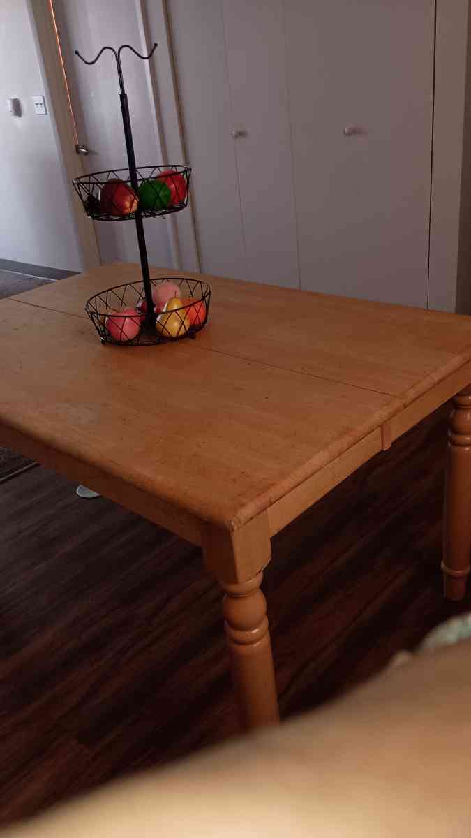 Table - Zion, Illinois - FleaMarketBay