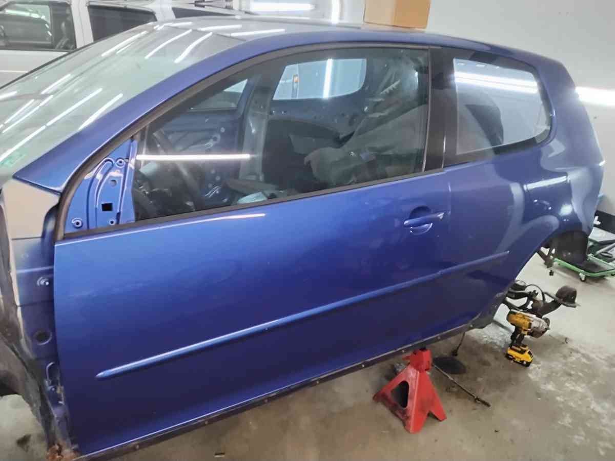 Nice 2008 VW R 32 Shell Carpet and Sunroof No Doors OEM