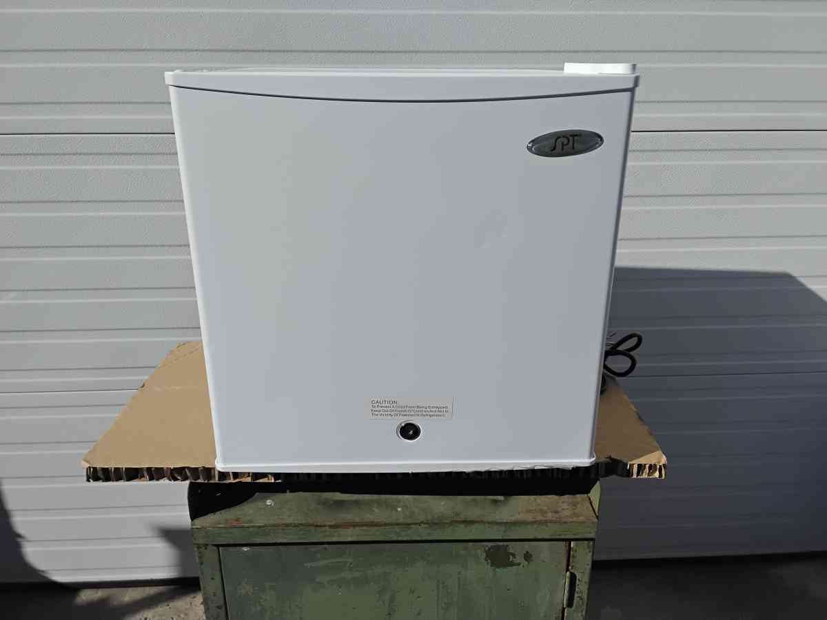 Small White SPT Upright Freezer Very Clean Display Model New - Williamstown, New Jersey - FleaMarketBay