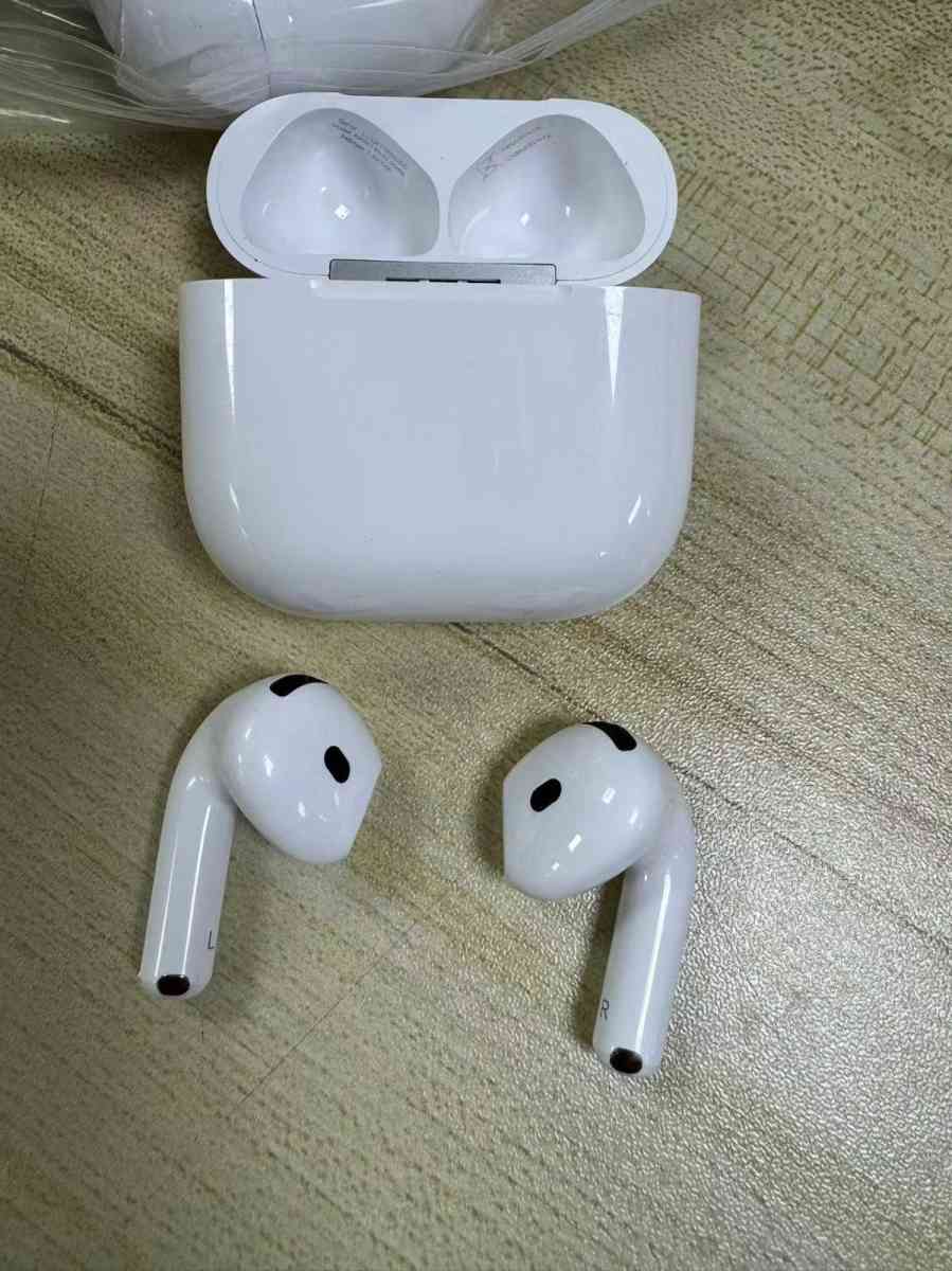 Airpods 4 anc Applecare - Dallas, Texas - FleaMarketBay