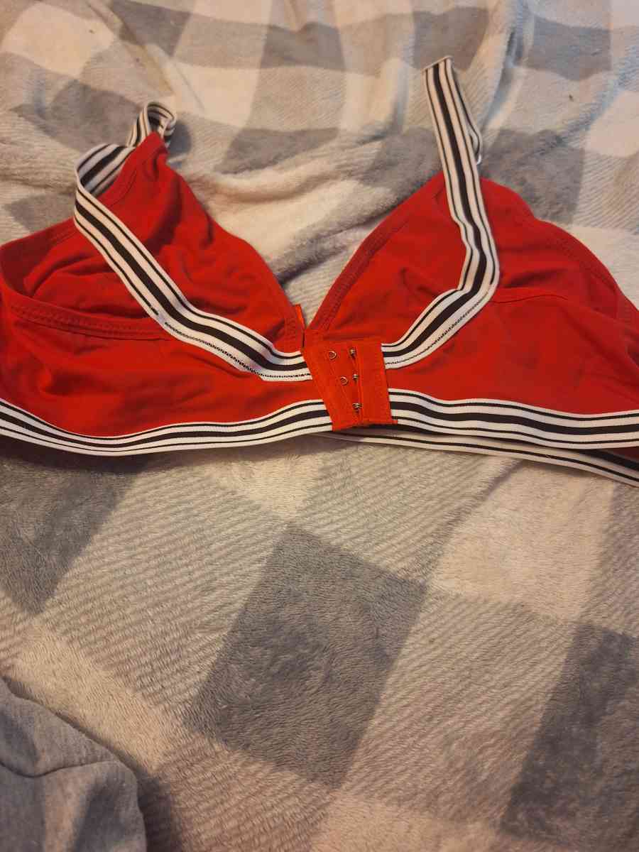 Red non padded bra - Berwick, Pennsylvania - FleaMarketBay