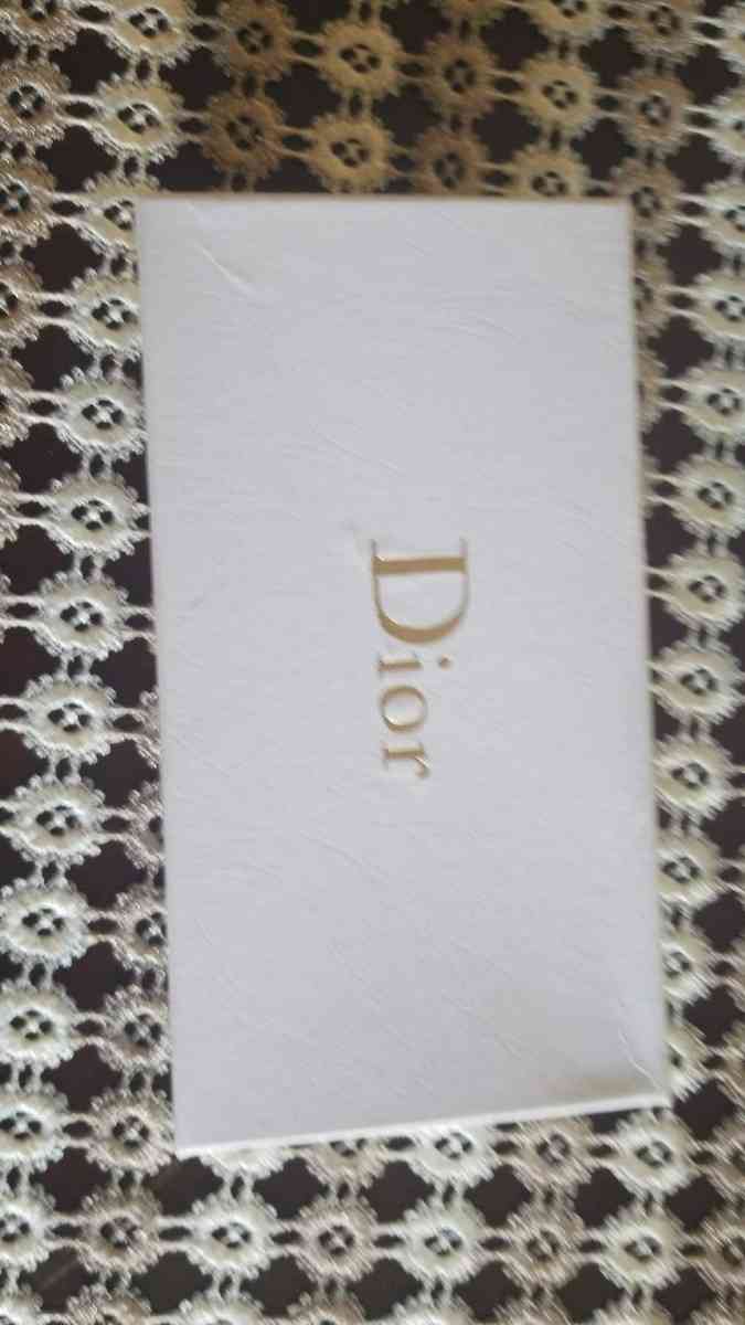 non brand women wallet  Christian dior mirror - Mount Juliet, Tennessee - FleaMarketBay