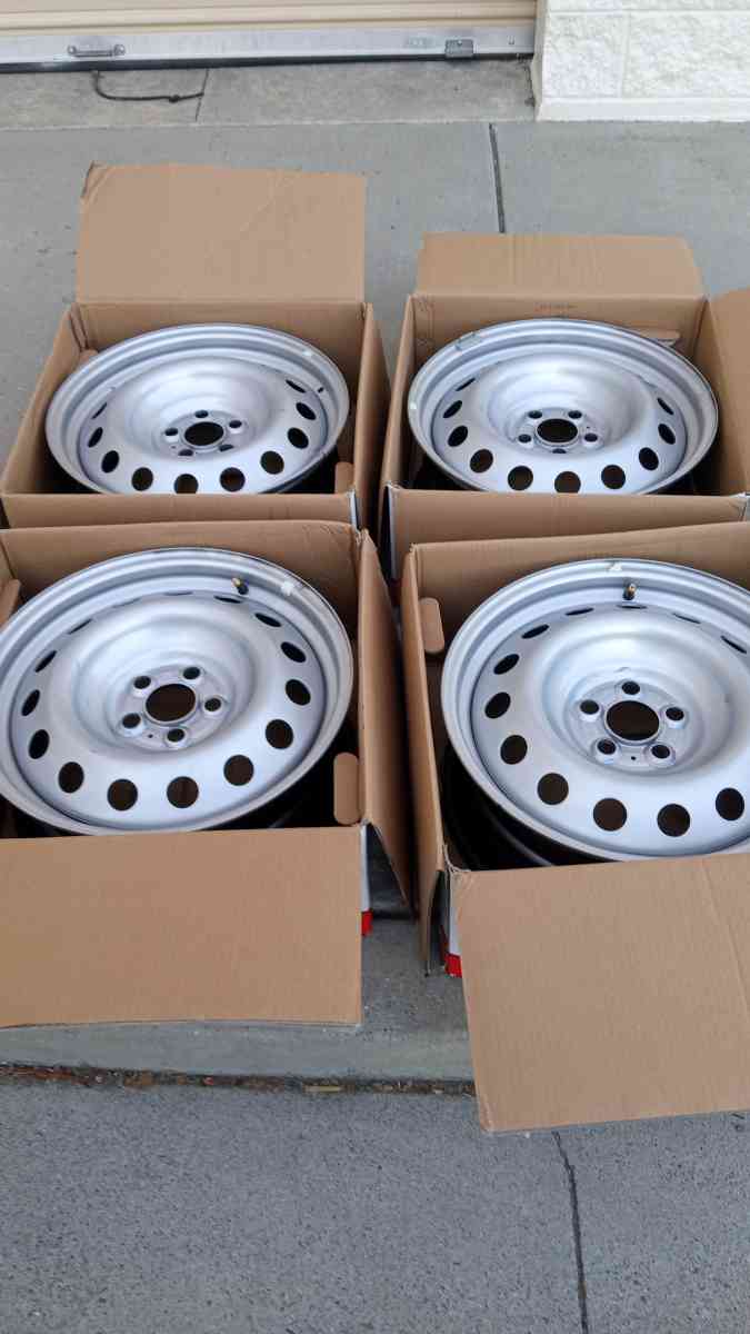 the set of 4 wheels original Ford - Belmont, California - FleaMarketBay