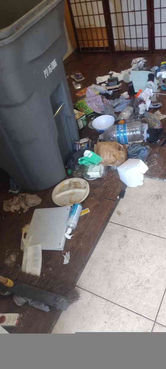 junk hauling and removal service - Santa Rosa, California - FleaMarketBay