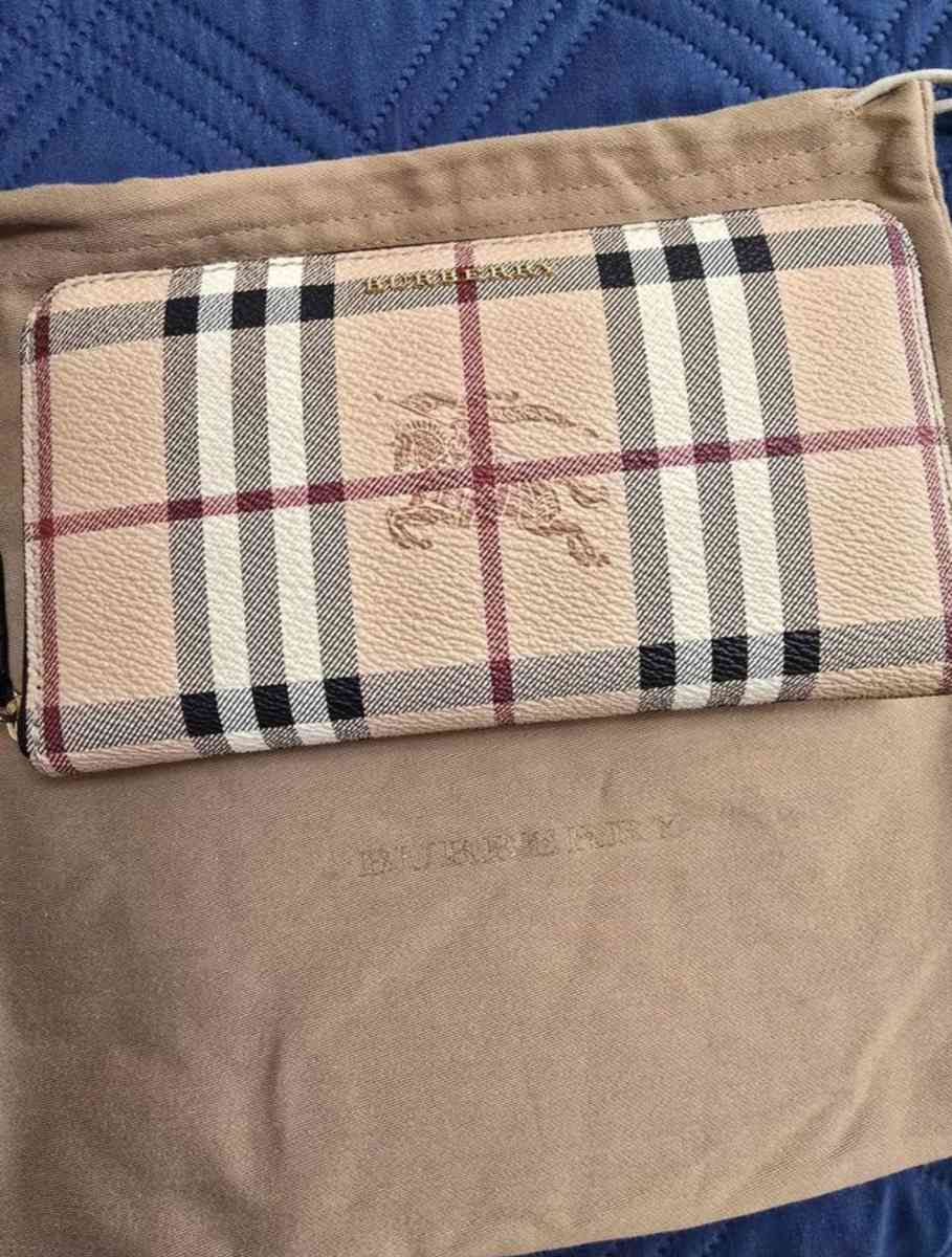 authentic burberry tote and wallet - Las Vegas, Nevada - FleaMarketBay