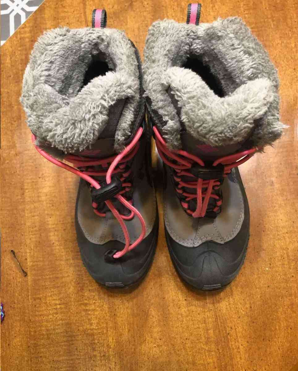 Columbia winter boots size 4 - Boone, Iowa - FleaMarketBay