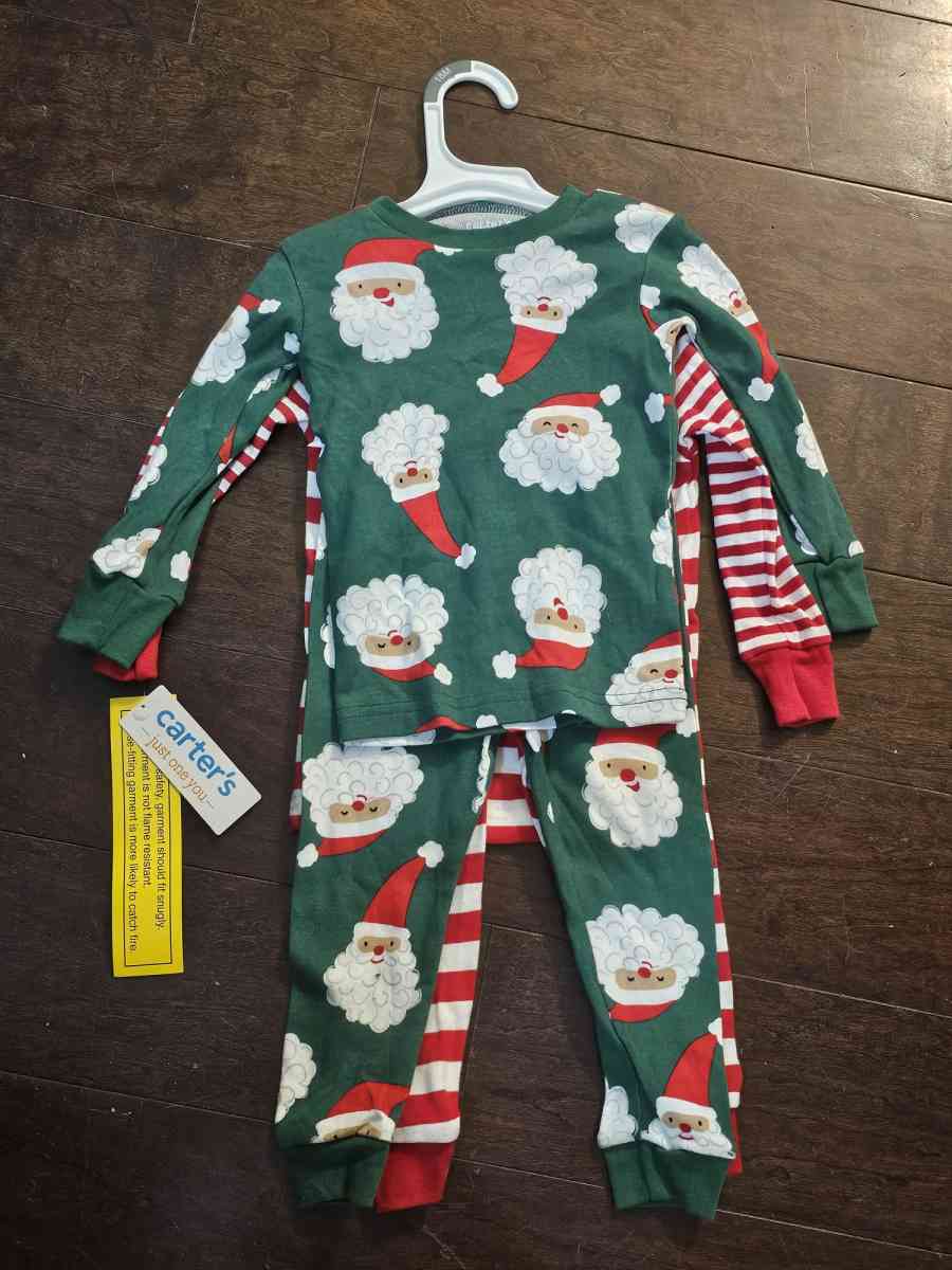 Carters 4 pieces sets of kids holidays pijamas size 18M - Indianapolis, Indiana - FleaMarketBay