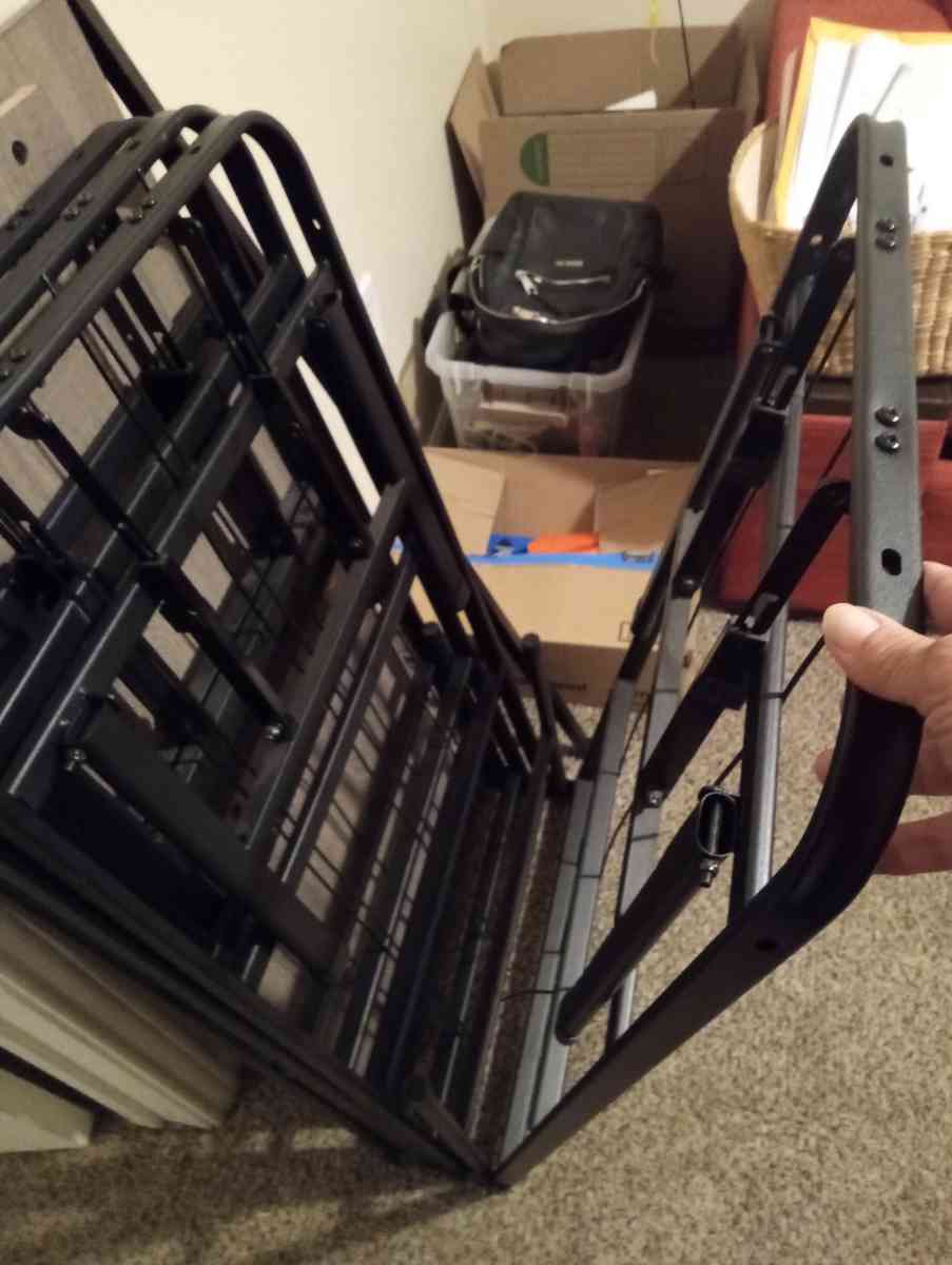 Mattress Frame - Gulfport, Mississippi - FleaMarketBay