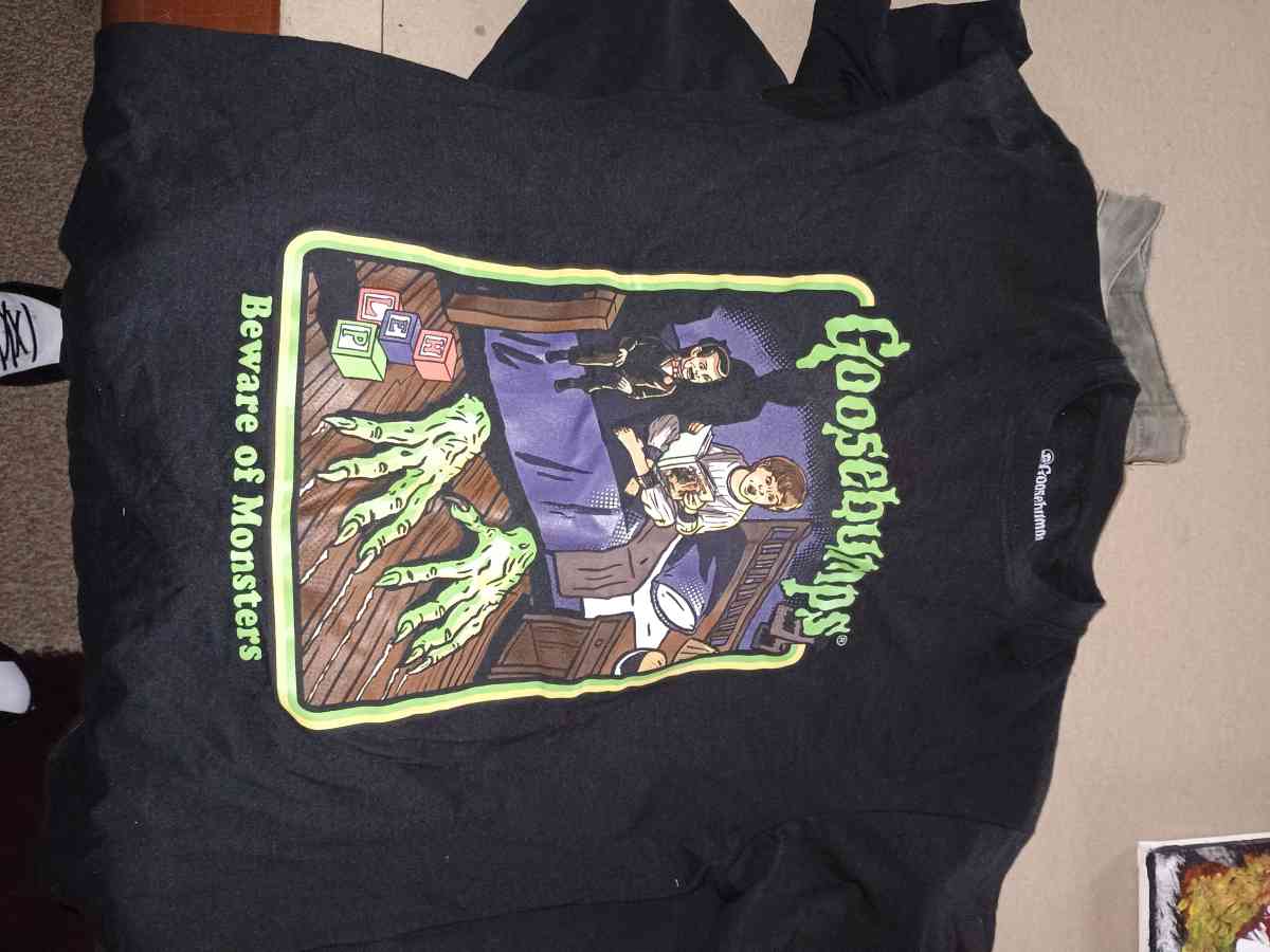 mens tshirts size large and XL  and jeans shorts size 36 - Terre Haute, Indiana - FleaMarketBay