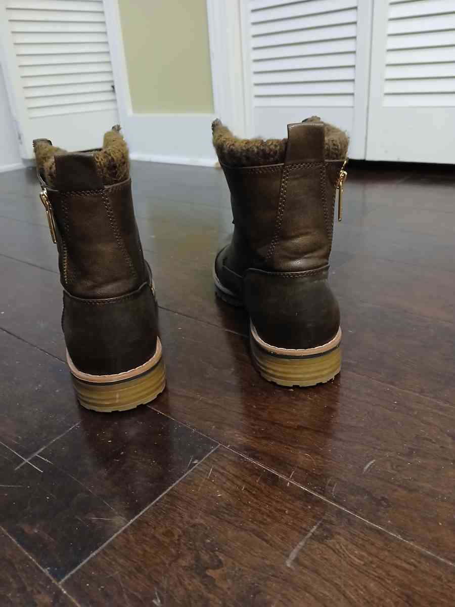 Tommy Hilfiger womens Brown boots Size 11M closed ankle - Indianapolis, Indiana - FleaMarketBay