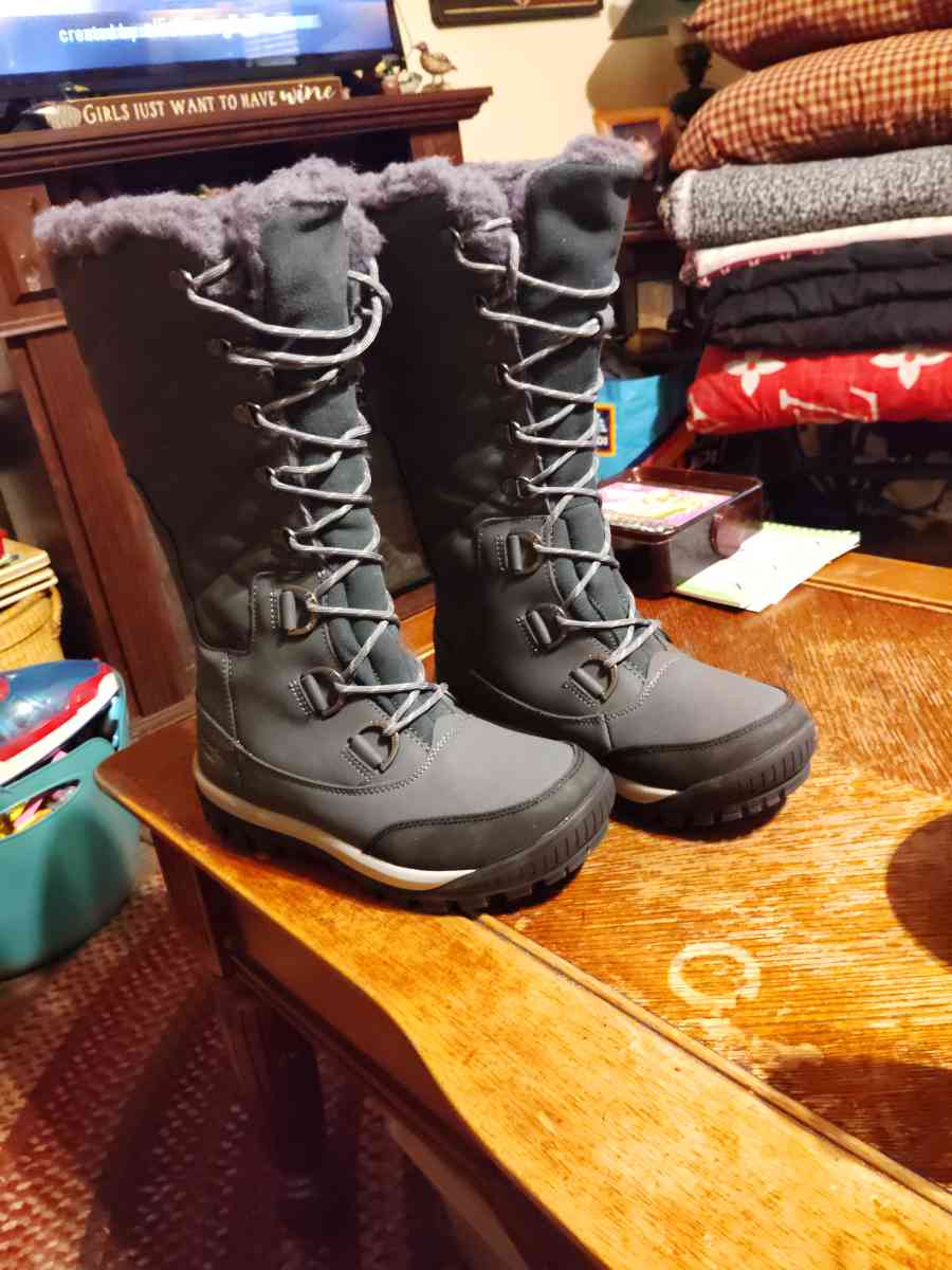 bearpaw winter boots - Abington, Pennsylvania - FleaMarketBay