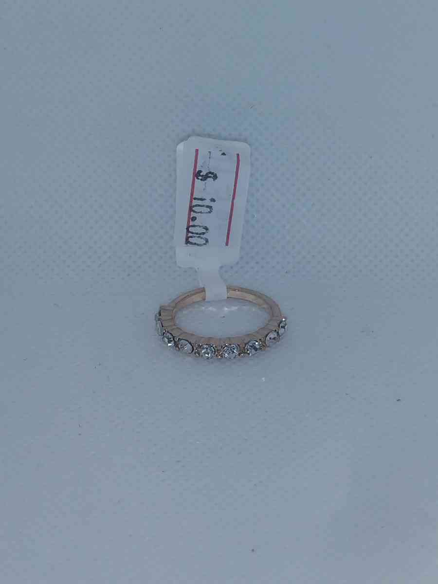 Medium White Stones Chic Rhinestone Ring - Roanoke, Virginia - FleaMarketBay