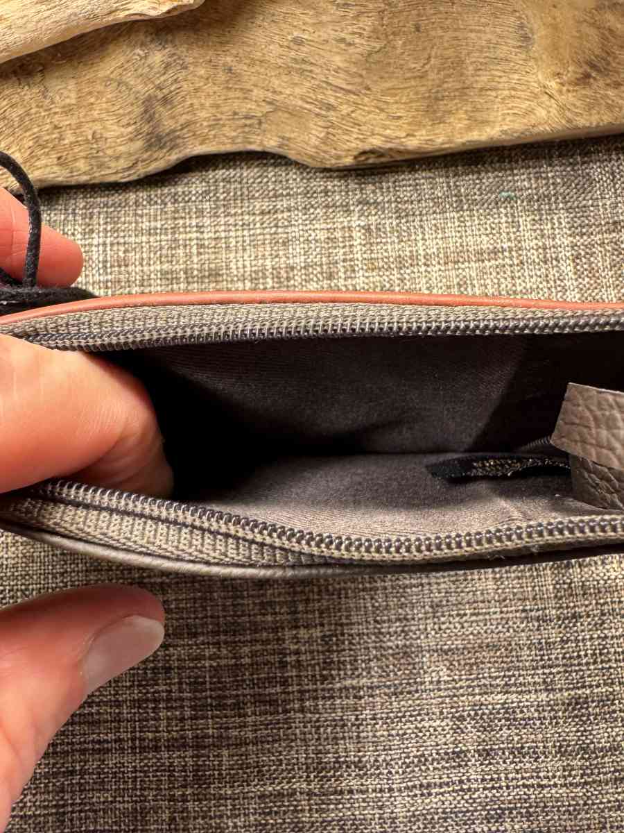 2012PSMO Myra Bag Buffalo Springs Credit Card Bill And Keych - Gallatin, Tennessee - FleaMarketBay