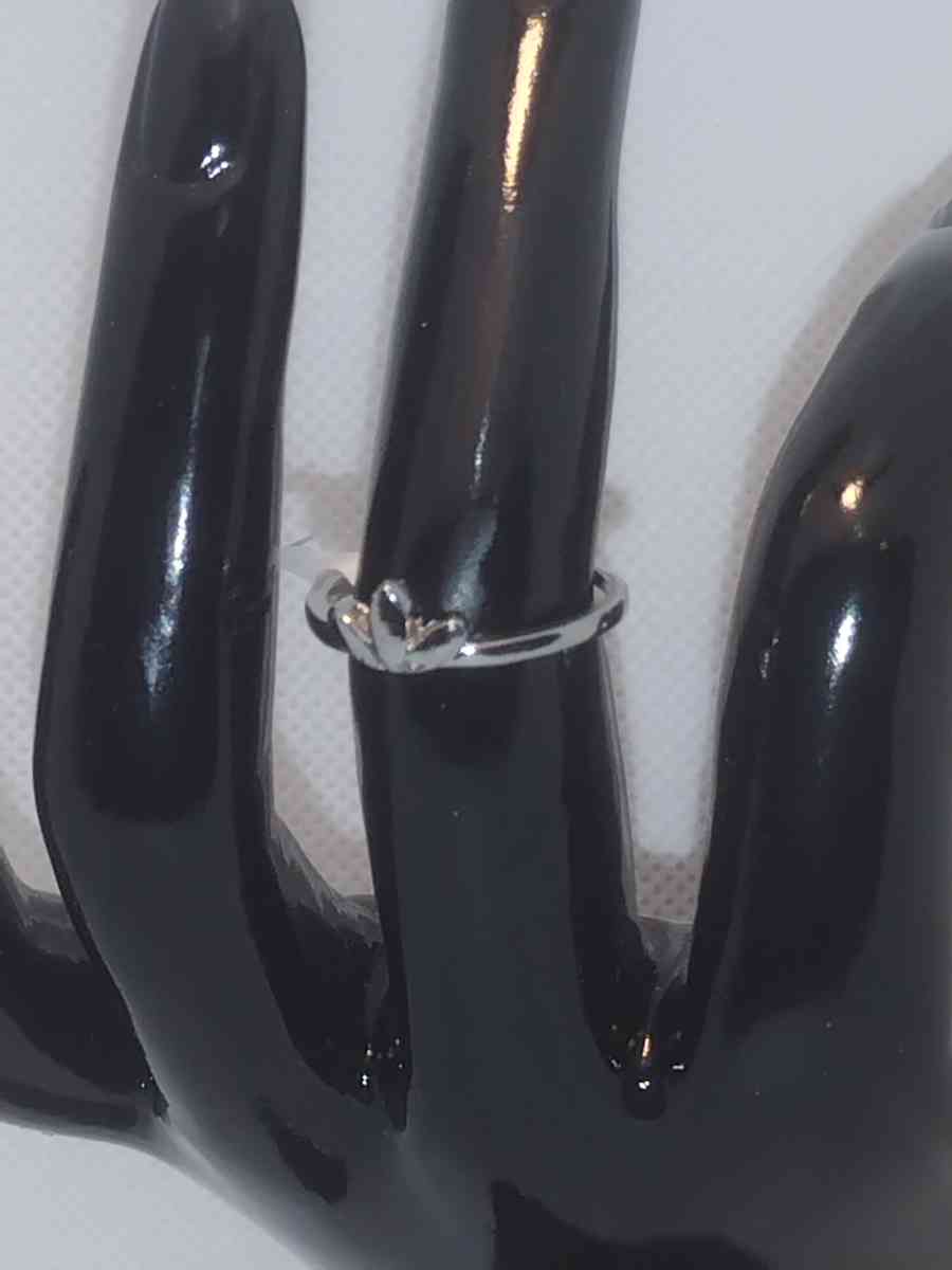 3 Leaf Retro Geometric Ring - Roanoke, Virginia - FleaMarketBay