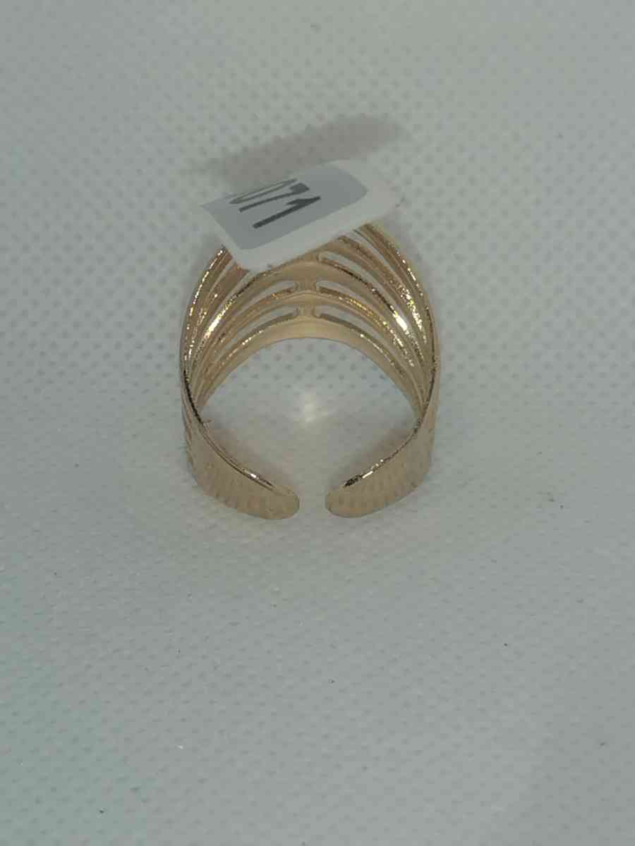 Roundup Chic Rhinestone Ring - Roanoke, Virginia - FleaMarketBay