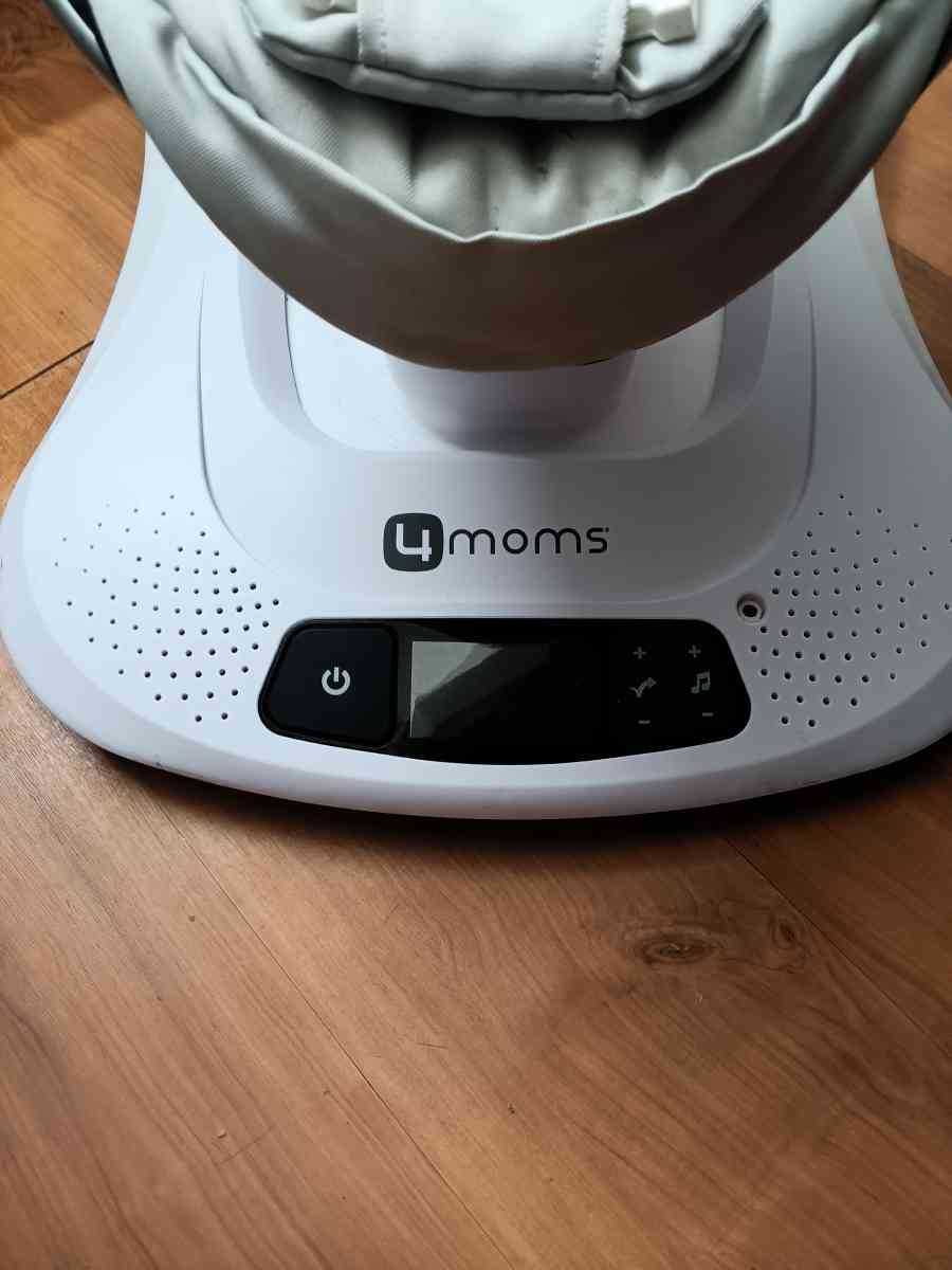 4 moms baby swing - Houston, Texas