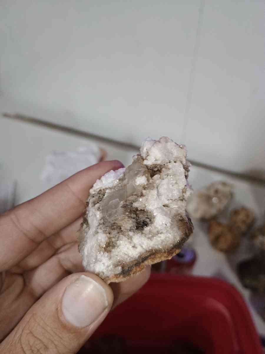 RARE CRYSTALS GEODES AND CUSTOM PAINTINGS - Terre Haute, Indiana - FleaMarketBay
