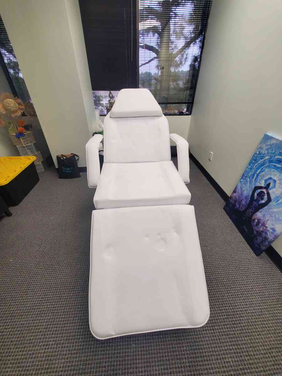 massage or tattoo table - Houston, Texas