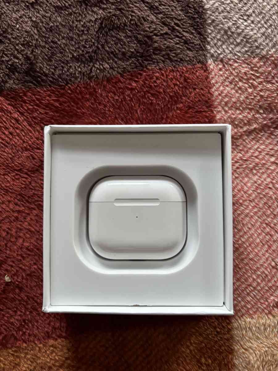 AirPods gen 3s unused - Fairfield, Connecticut - FleaMarketBay
