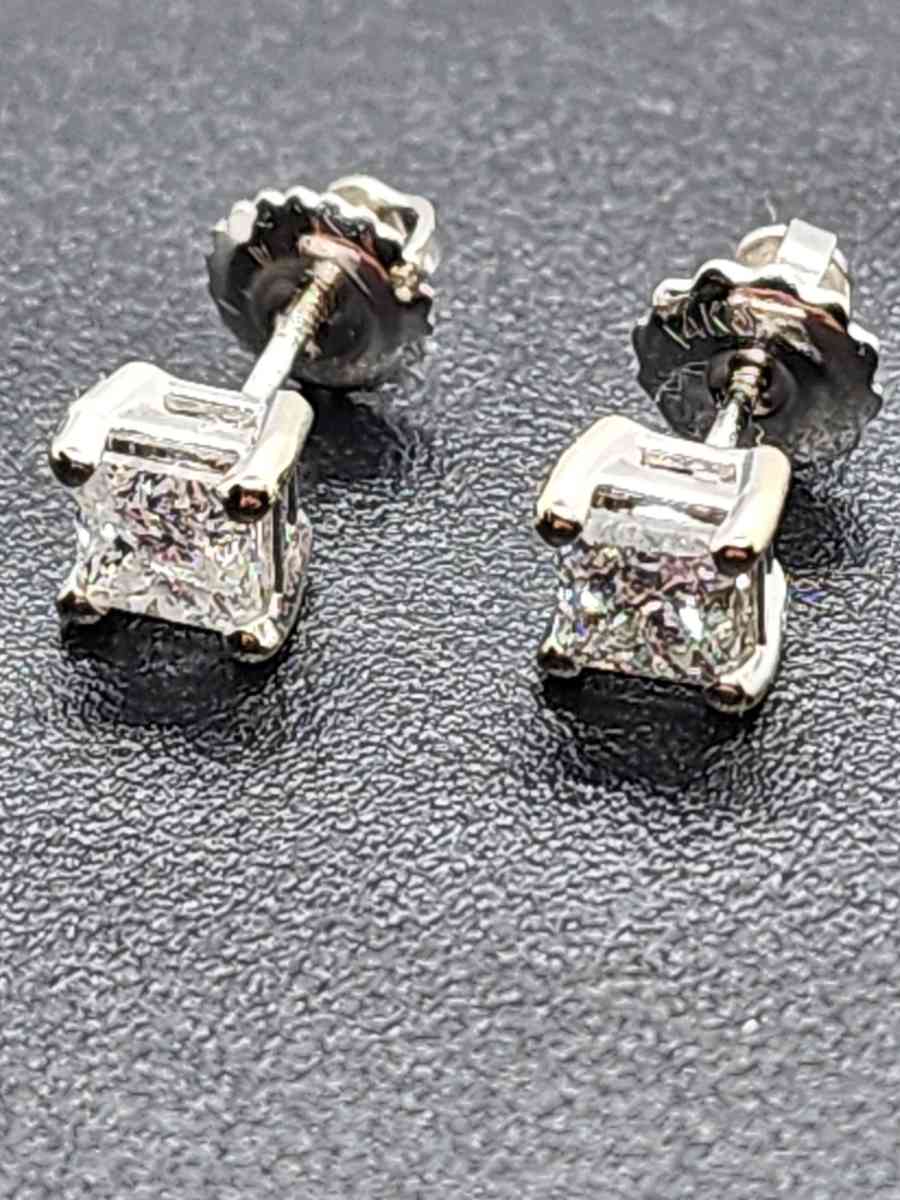 3 Pairs Natural Diamond Earings - Bowling Green, Kentucky - FleaMarketBay