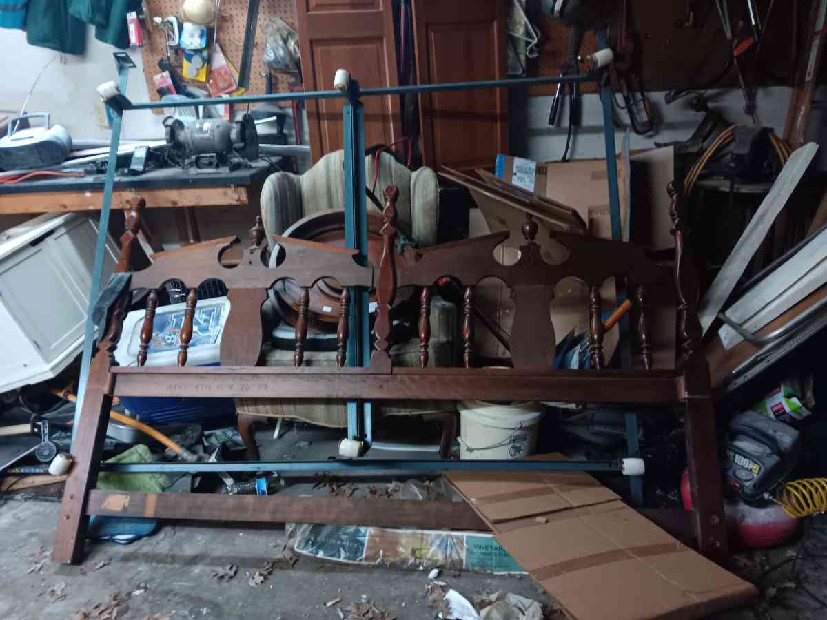 king size bed frame with headboard - Memphis, Tennessee - FleaMarketBay