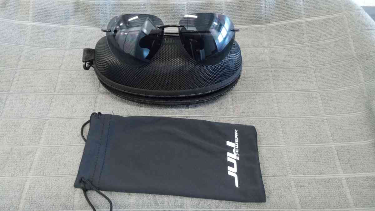 the sunglasses type aviator 58 m - Atherton, California - FleaMarketBay