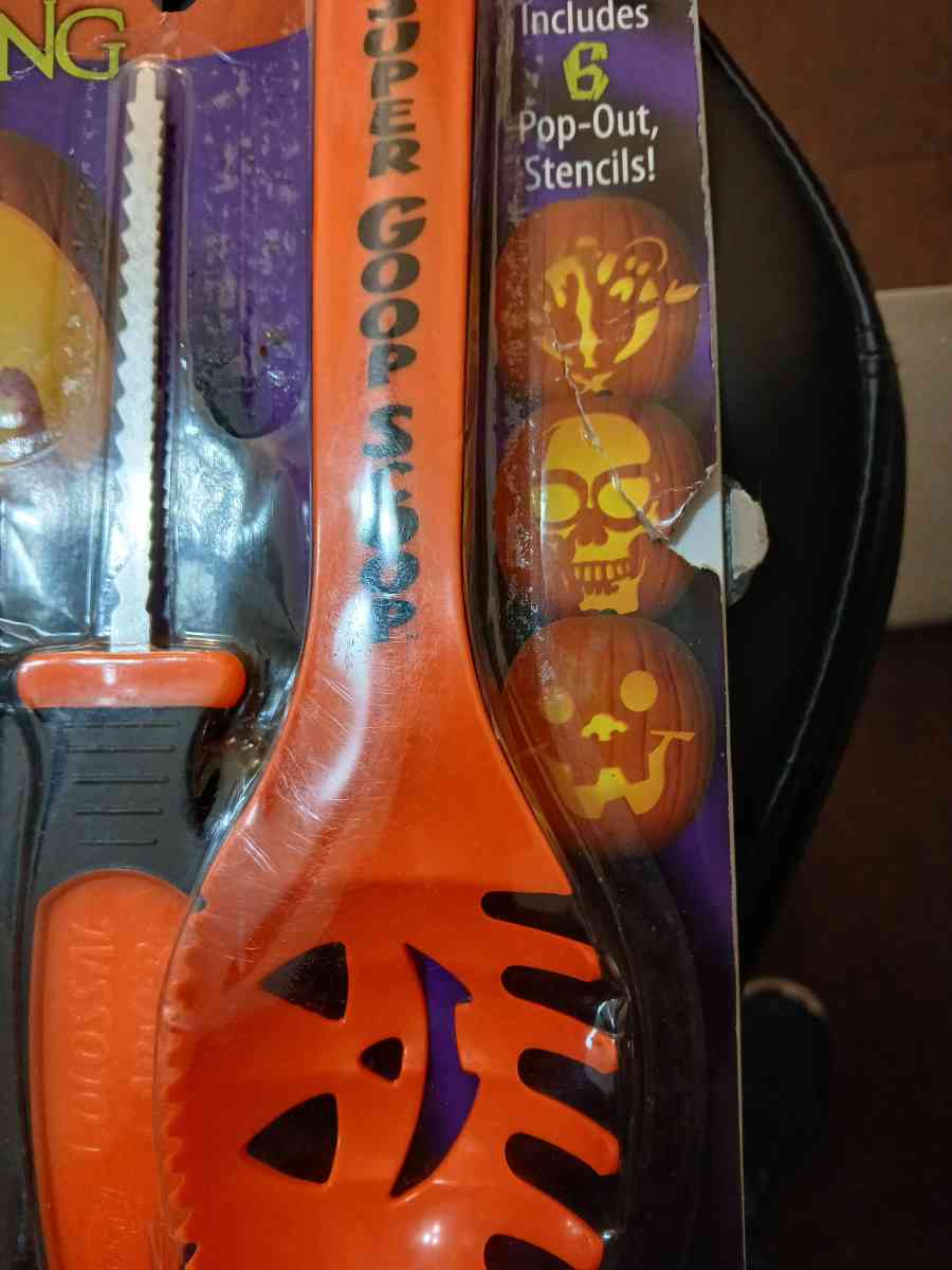 Pumpkin Carving kit with book - Indianapolis, Indiana - FleaMarketBay