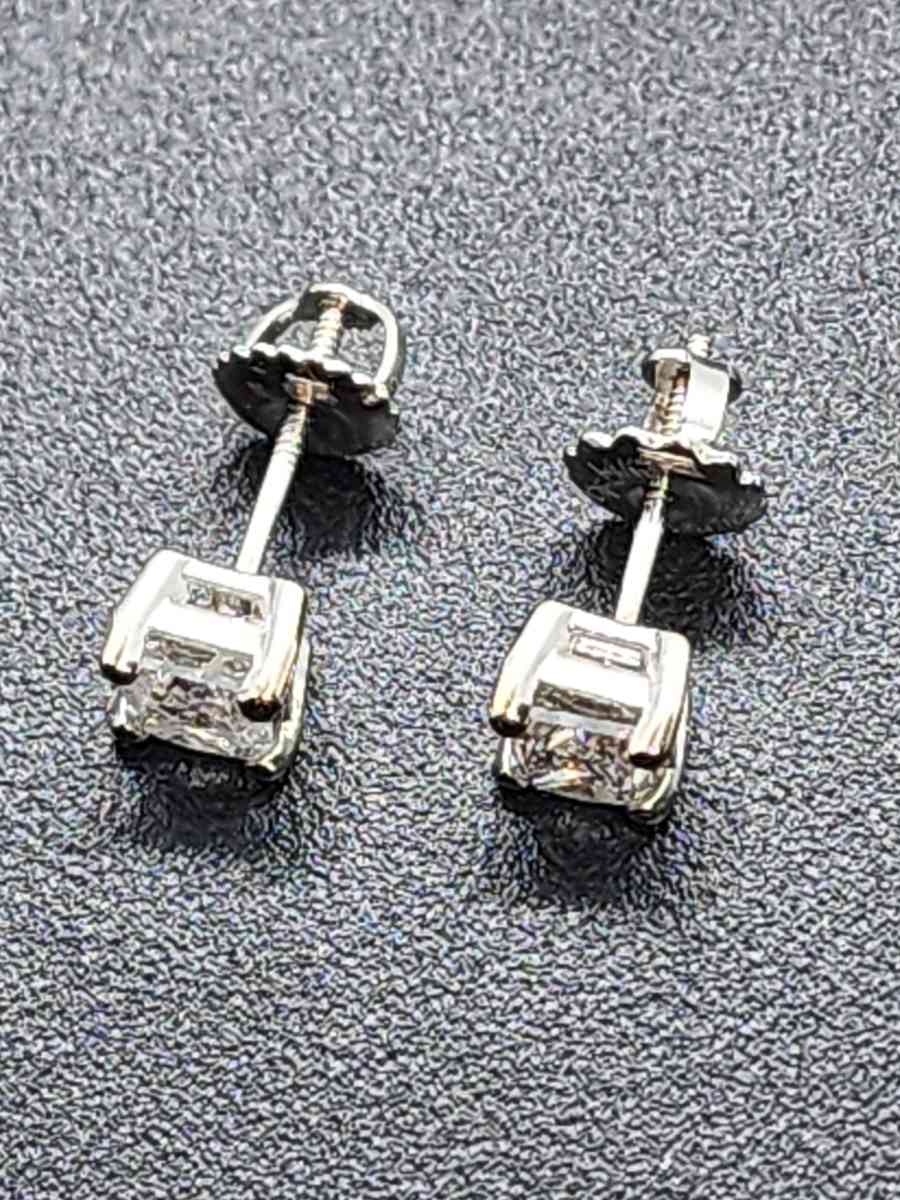 3 Pairs Natural Diamond Earings - Bowling Green, Kentucky - FleaMarketBay