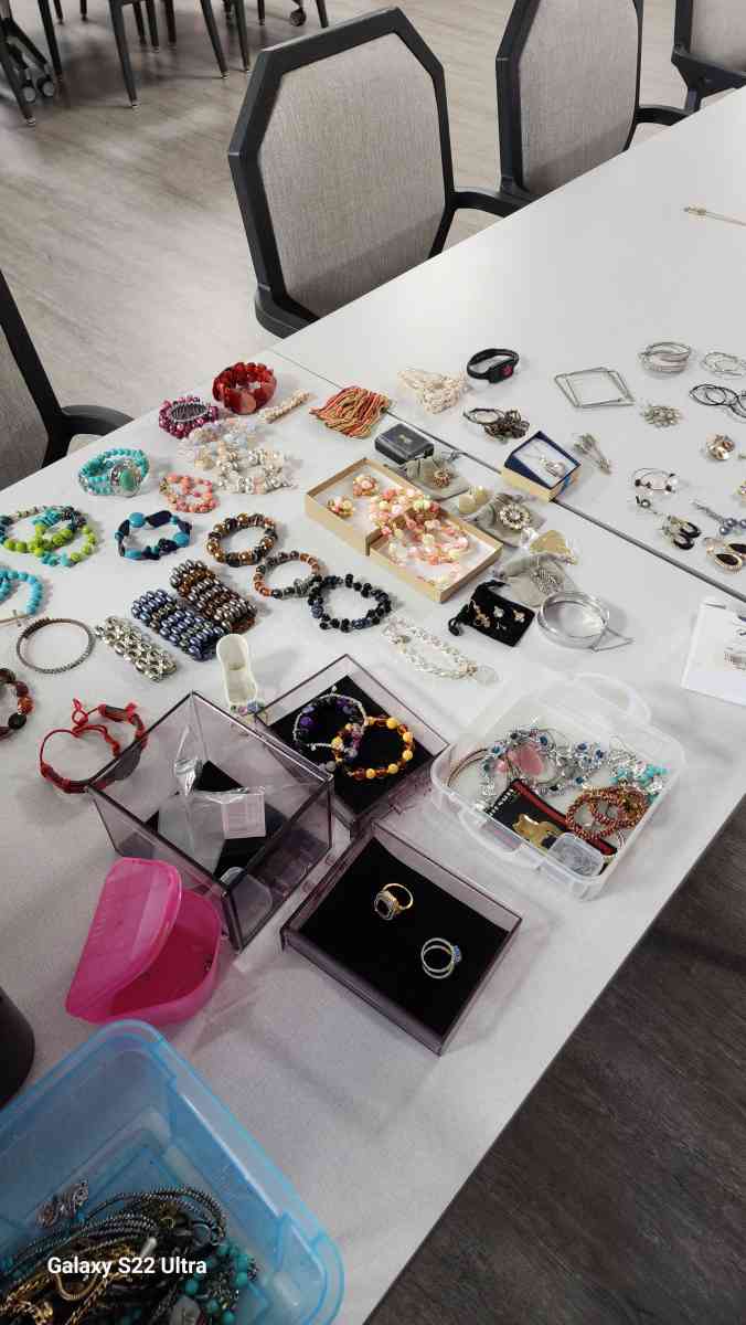 Handmade Jewelry to VINTAGE - High Point, North Carolina - FleaMarketBay