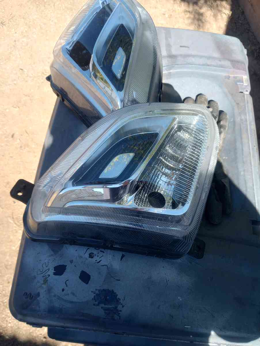 2018 to 2021 Chevy equinox headlights and fog lights - Benson, Arizona - FleaMarketBay
