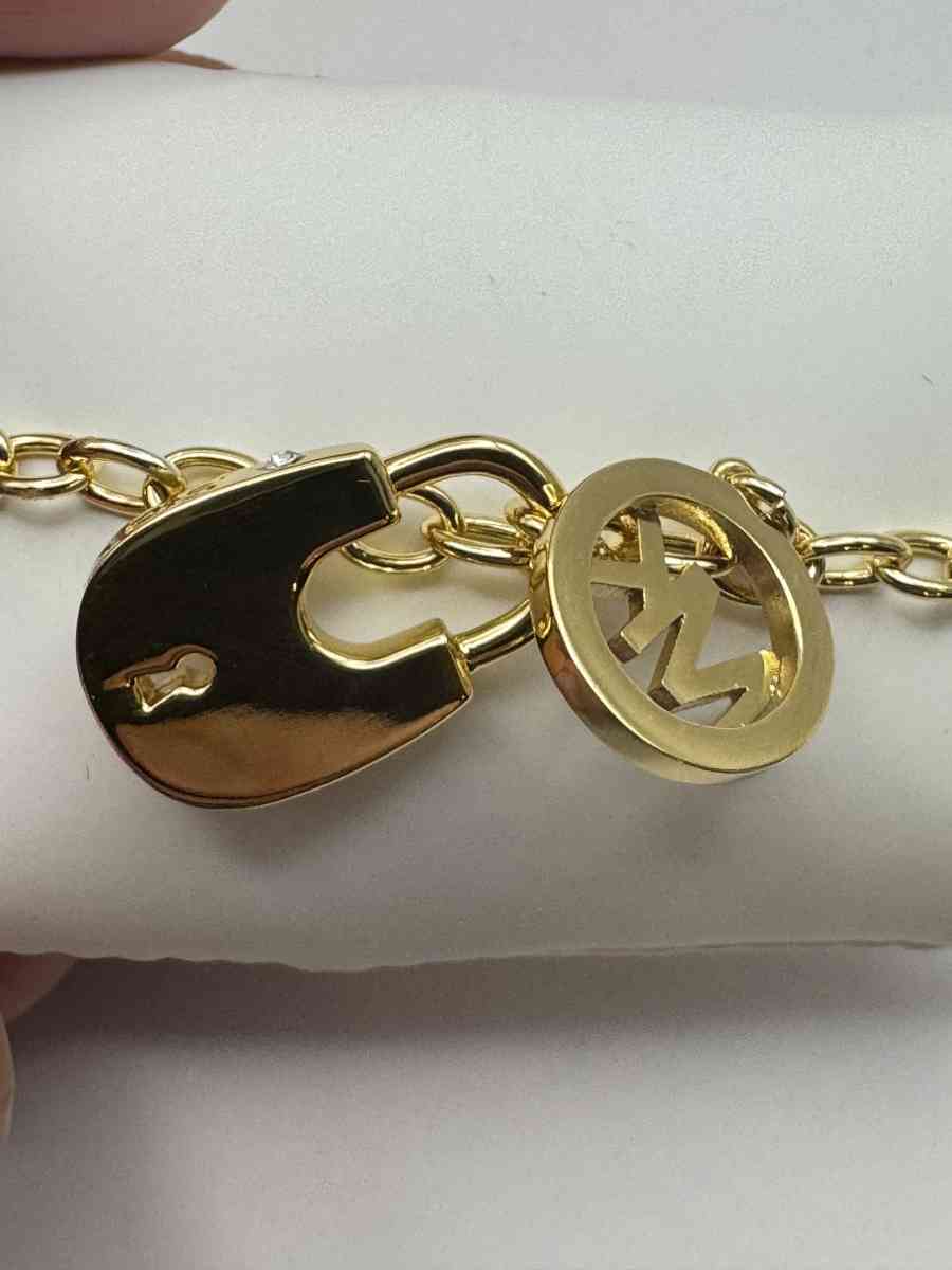 2009AIRT Michael Kors Pave Padlock Logo Chain Bracelet Goldt - Gallatin, Tennessee - FleaMarketBay