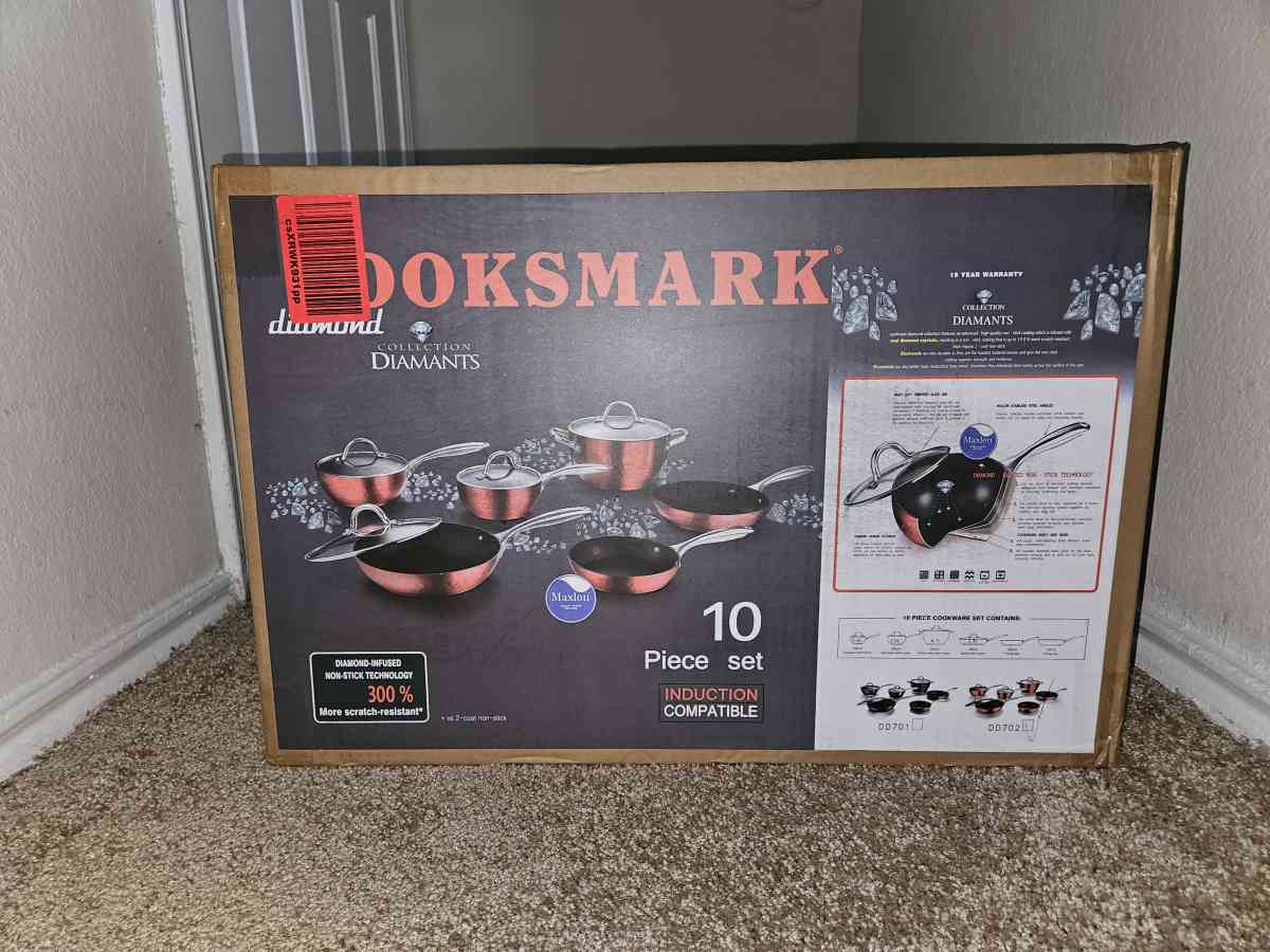 Brand New Nonstick Red Pots and Pans Set - Tampa, Florida