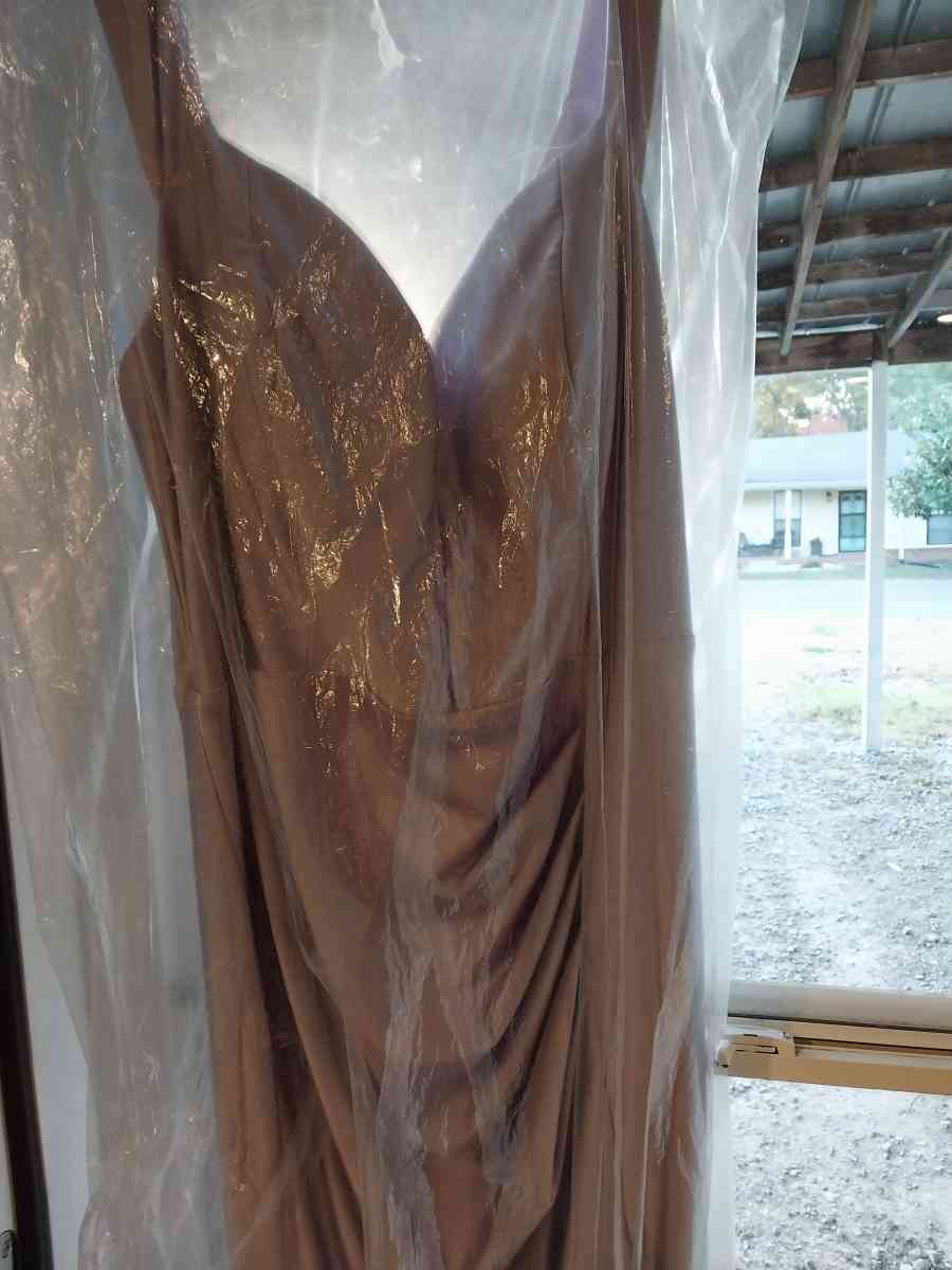 MULTI OCCASION NEVER WORN SIZE 15 JUNIORS FORMAL DRESS - Hendersonville, Tennessee