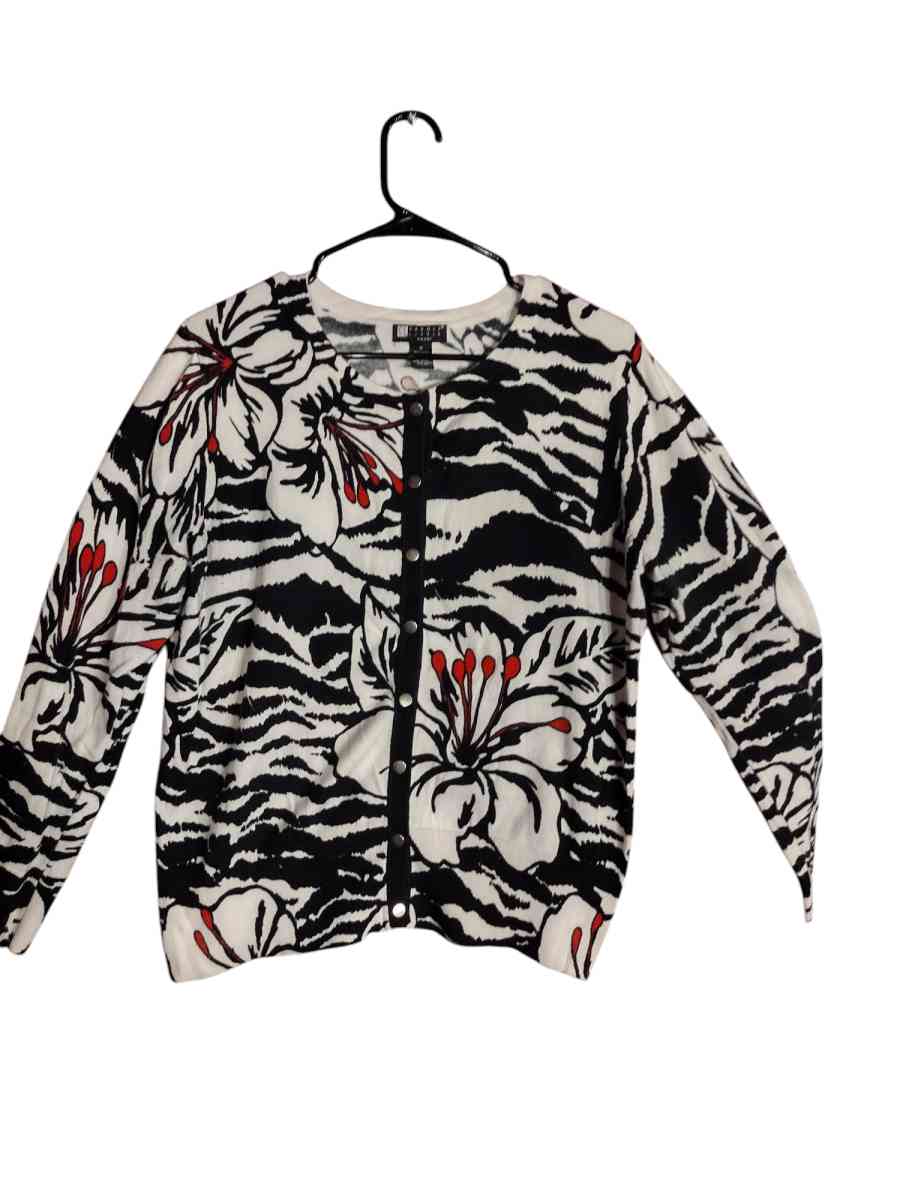 Carole little black and white flower design jacket size 1x - Saint Louis, Missouri - FleaMarketBay