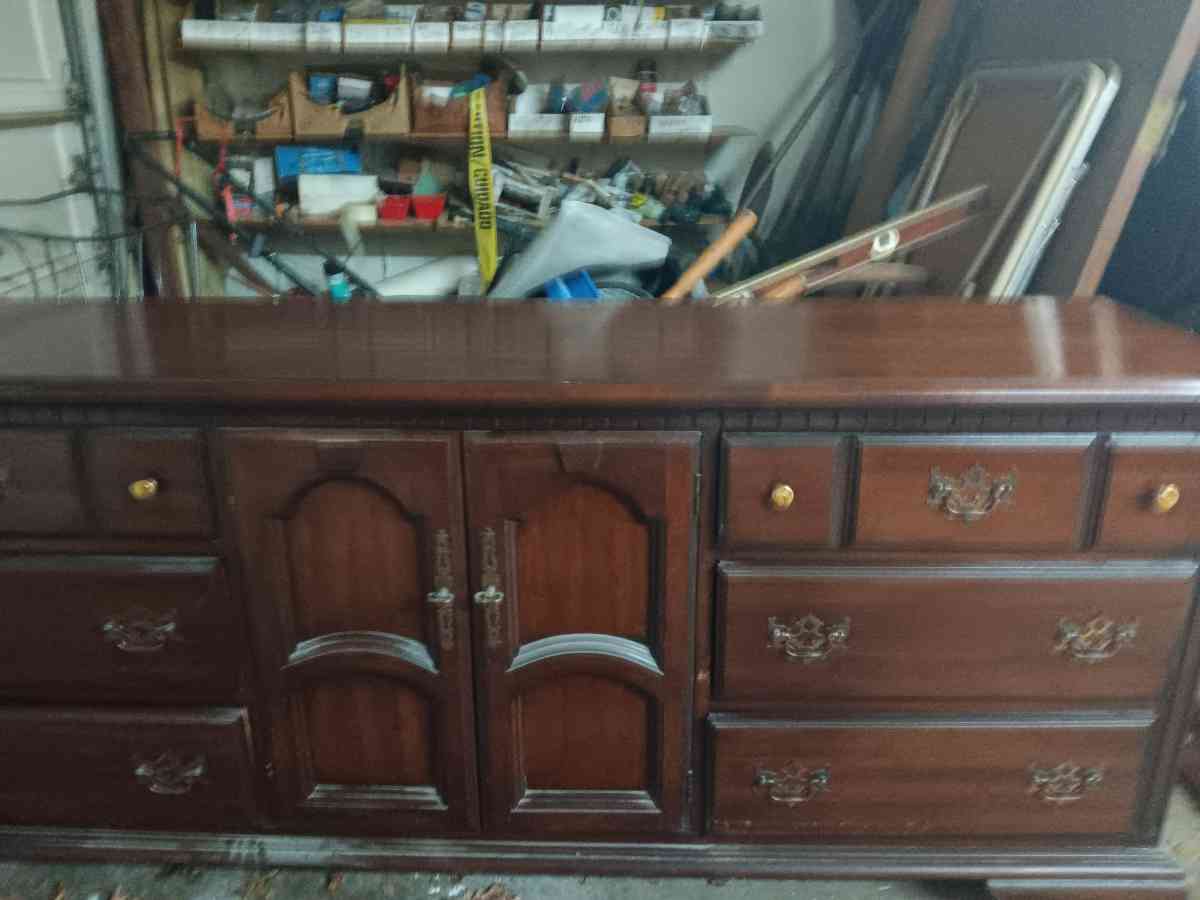 king size bedroom suit - Memphis, Tennessee - FleaMarketBay