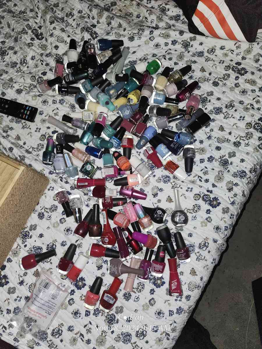 over 100 bottles of fingler nail polish - Carrollton, Kentucky