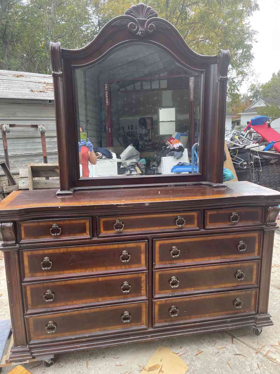 bed room furniture - Fayetteville, North Carolina - FleaMarketBay