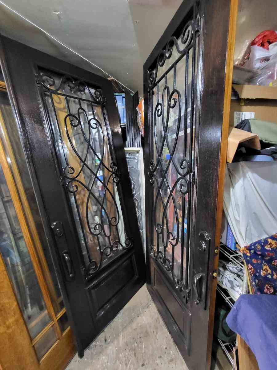 beautiful Mahogany Solid good front doble door 72x95 - Houston, Arkansas