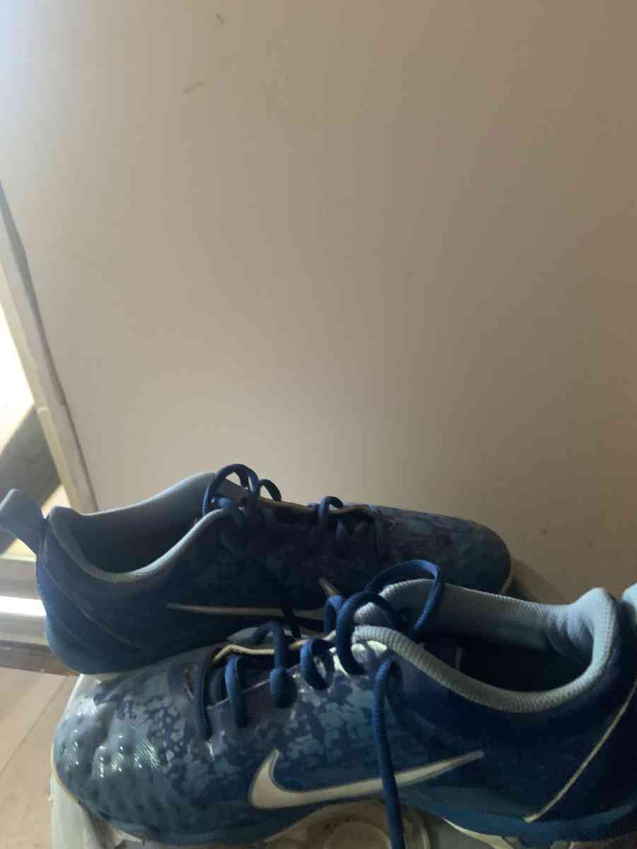 boy cleats - Columbia, Tennessee - FleaMarketBay