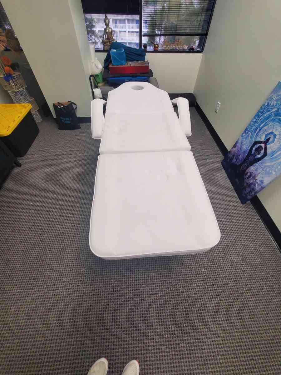 massage or tattoo table - Houston, Texas - FleaMarketBay