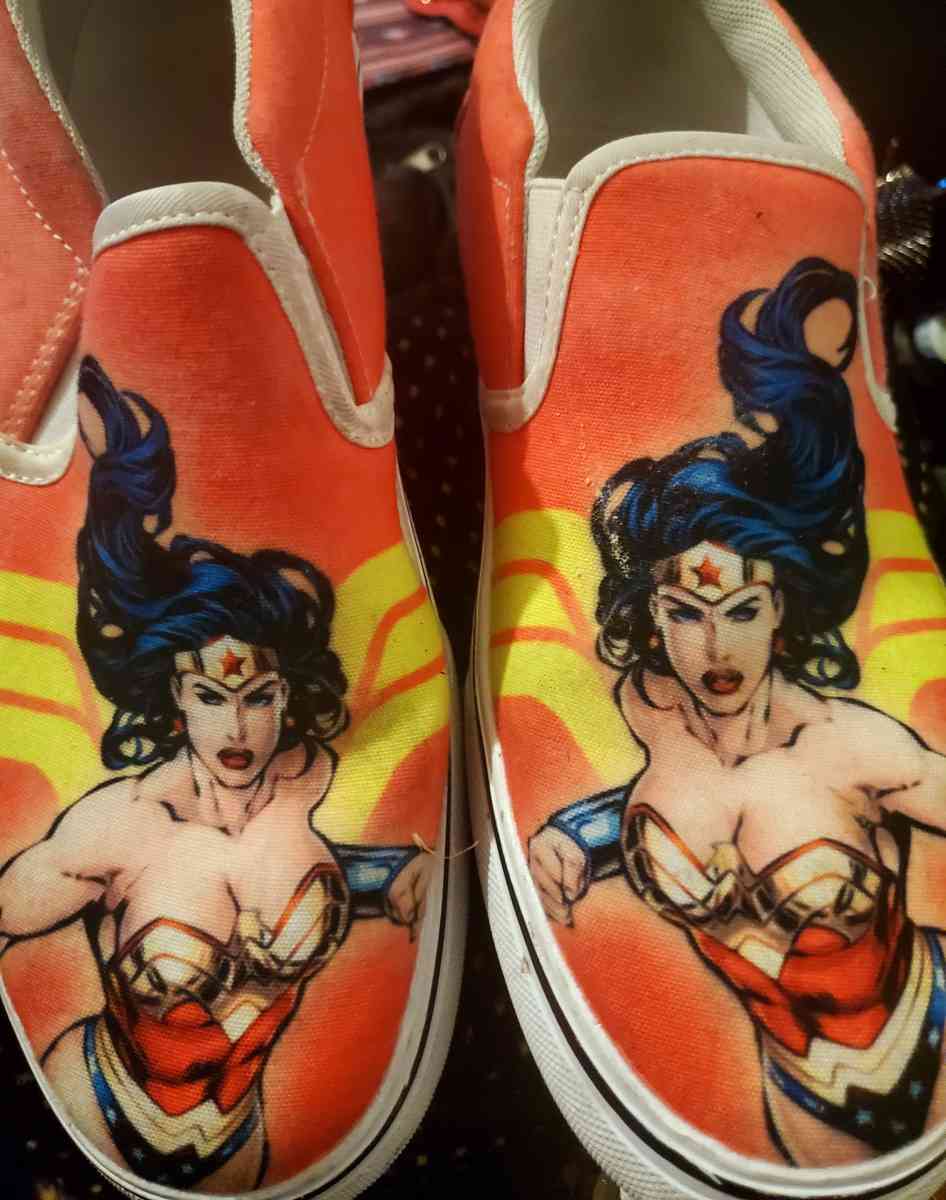 Wonder Woman vans slip on style shoes size womens 9 - Glendale, Arizona