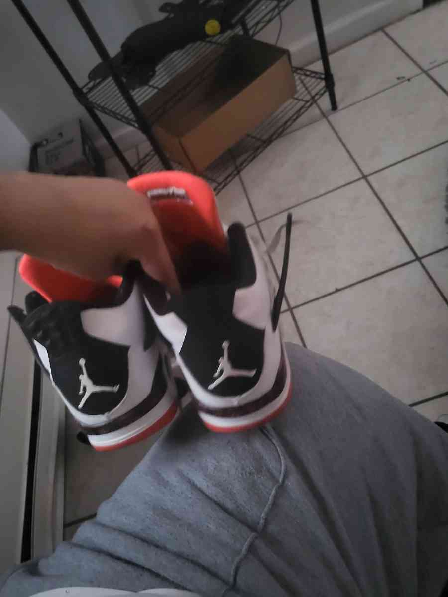 used jordans size 10 both for 25 - Alicia, Arkansas - FleaMarketBay