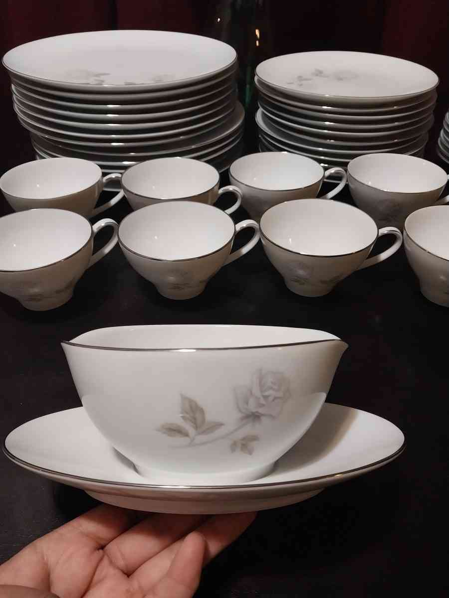 Noritake china Dinner set - Marengo, Iowa - FleaMarketBay